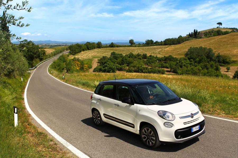  Fiat 500L 2012 года  (фото 41 из 84)